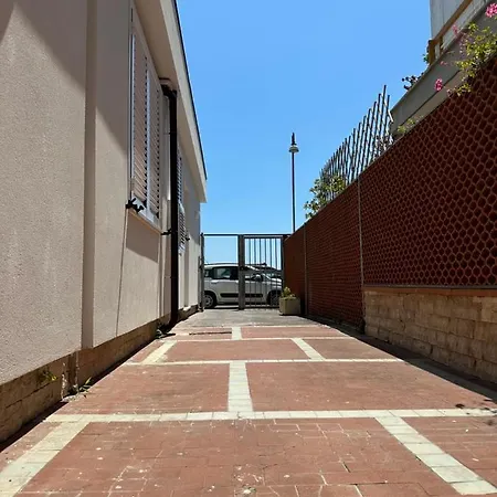Villino Marpi Fronte Spiaggia * Formia