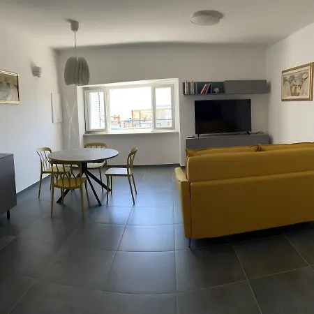 Villino Marpi Fronte Spiaggia *